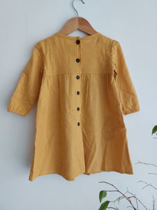 Vestido manga larga lino mostaza - Lina Sustentable, ropa Niño Chile, ropa de niño en oferta