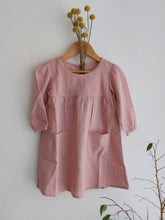 Cargar imagen en el visor de la galería, Vestido manga larga lino rosado - Lina Sustentable, ropa Niño Chile, ropa de niño en oferta

