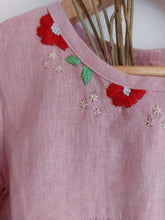Cargar imagen en el visor de la galería, Blusa primavera manga larga bordada rosa - Lina Sustentable, ropa Niño Chile, ropa de niño en oferta
