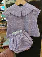 Cargar imagen en el visor de la galería, Blusa manga corta floreado lila
