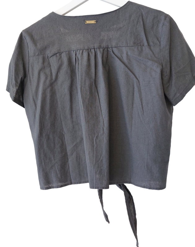 Blusa grafito con amarra - Lina Sustentable, ropa Niño Chile, ropa de niño en oferta