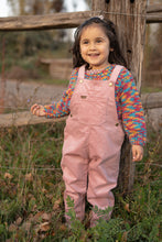 Cargar imagen en el visor de la galería, Jardinera cotelé rosado - Lina Sustentable, ropa Niño Chile, ropa de niño en oferta

