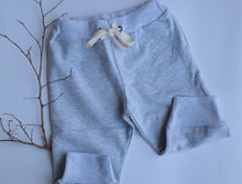 Cargar imagen en el visor de la galería, Pantalón algodón gris claro - Lina Sustentable, ropa Niño Chile, ropa de niño en oferta
