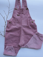 Cargar imagen en el visor de la galería, Jardinera cotelé rosado - Lina Sustentable, ropa Niño Chile, ropa de niño en oferta
