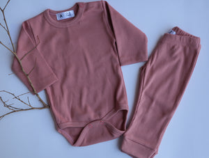 Conjunto body-panty bebé algodón rosa - Lina Sustentable, ropa Niño Chile, ropa de niño en oferta