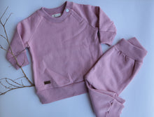 Cargar imagen en el visor de la galería, Conjunto buzo bebé algodón rosado - Lina Sustentable, ropa Niño Chile, ropa de niño en oferta
