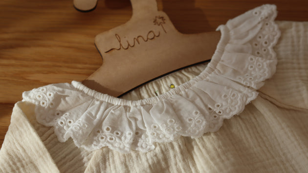 Body manga larga bolillo en cuello muselina orgánica - Lina Sustentable, ropa Niño Chile, ropa de niño en oferta