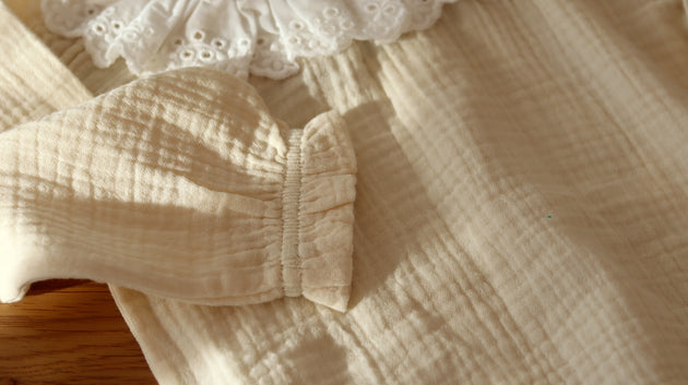 Body manga larga bolillo en cuello muselina orgánica - Lina Sustentable, ropa Niño Chile, ropa de niño en oferta