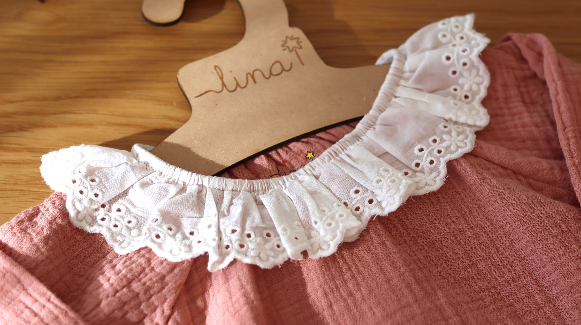 Body manga larga bolillo en cuello muselina orgánica - Lina Sustentable, ropa Niño Chile, ropa de niño en oferta