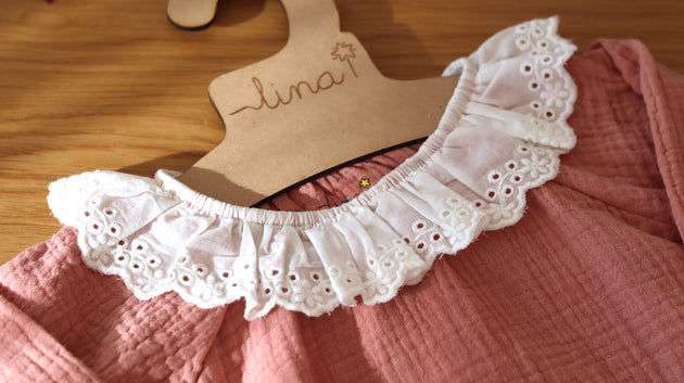 Body manga larga bolillo en cuello muselina orgánica - Lina Sustentable, ropa Niño Chile, ropa de niño en oferta