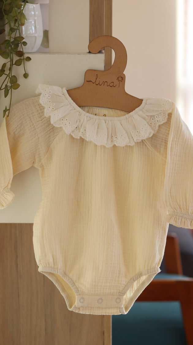 Body manga larga bolillo en cuello muselina orgánica - Lina Sustentable, ropa Niño Chile, ropa de niño en oferta