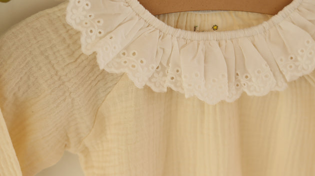 Body manga larga bolillo en cuello muselina orgánica - Lina Sustentable, ropa Niño Chile, ropa de niño en oferta