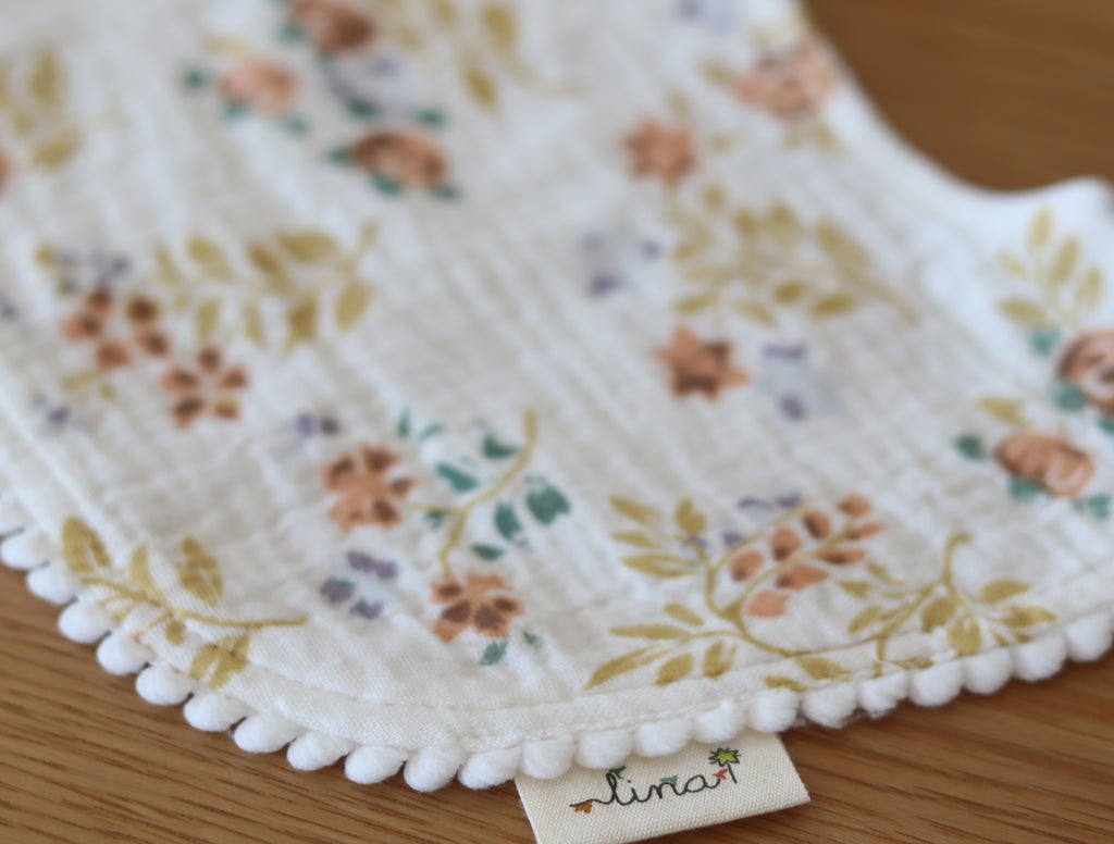Babero algodón orgánico con bolilllo - Lina Sustentable, ropa Niño Chile, ropa de niño en oferta