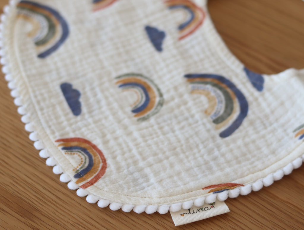 Babero algodón orgánico con bolilllo - Lina Sustentable, ropa Niño Chile, ropa de niño en oferta