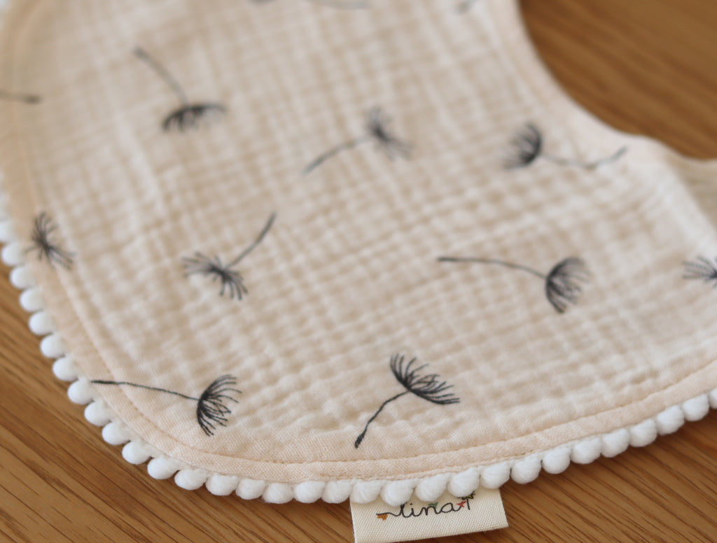 Babero algodón orgánico con bolilllo - Lina Sustentable, ropa Niño Chile, ropa de niño en oferta